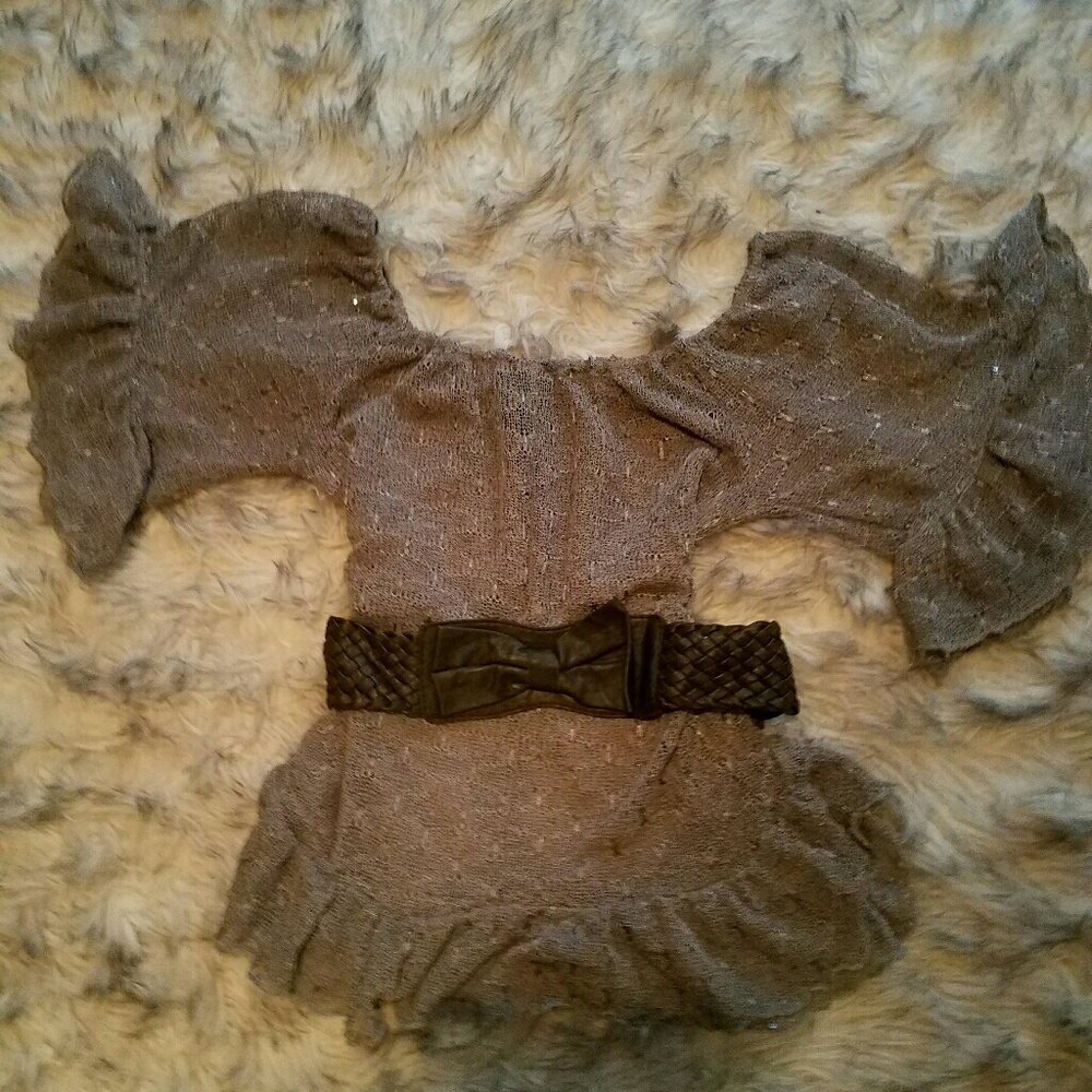 Super cute juniors top shimmers in light